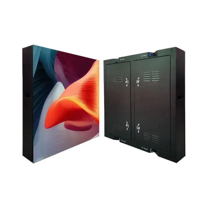 P5 deyò ki ap dirije ekran ekspozisyon